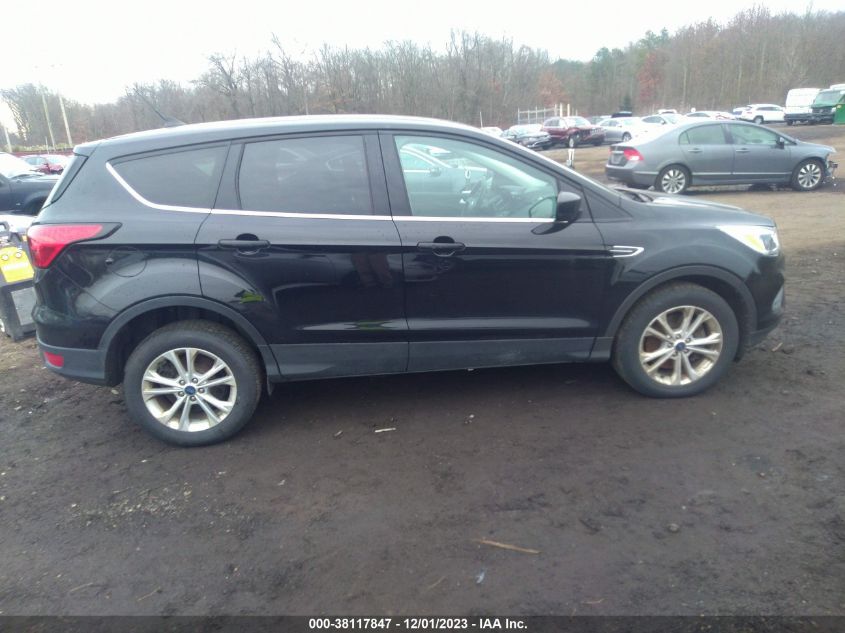 1FMCU9GD9KUB32440 2019 Ford Escape Se