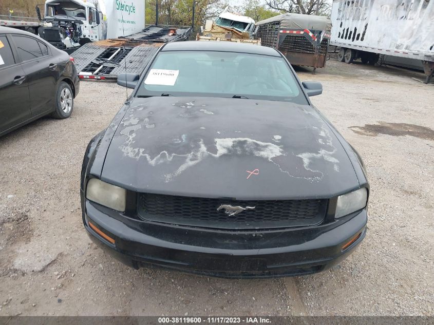 2005 Ford Mustang Deluxe/Premium VIN: 1ZVFT80N855142745 Lot: 38119600