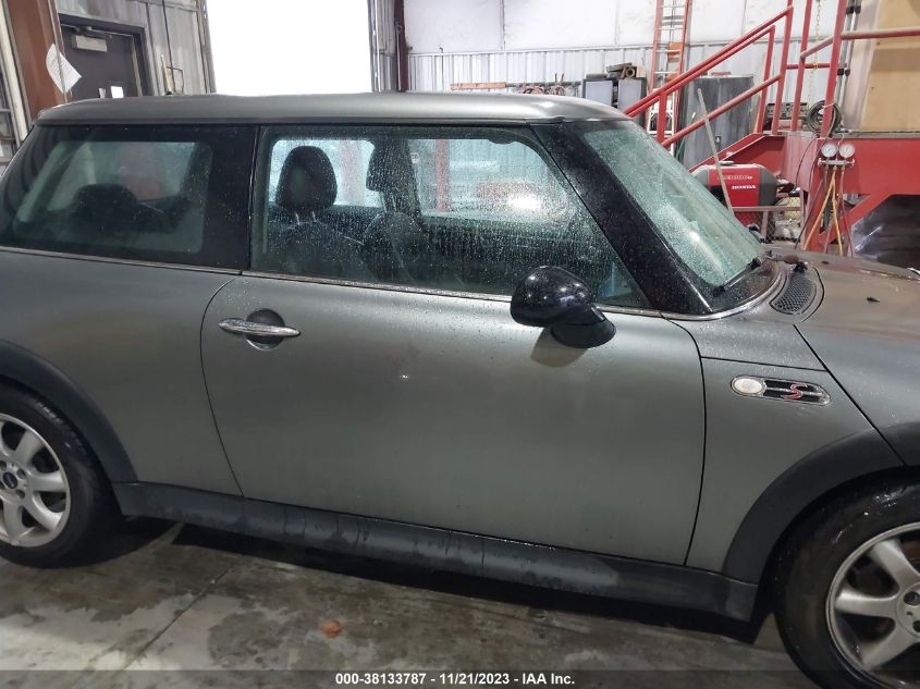 2004 Mini Cooper S VIN: WMWRE33484TD89404 Lot: 38133787