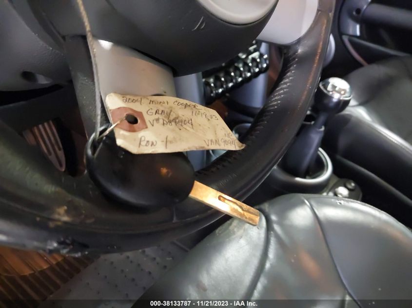 2004 Mini Cooper S VIN: WMWRE33484TD89404 Lot: 38133787