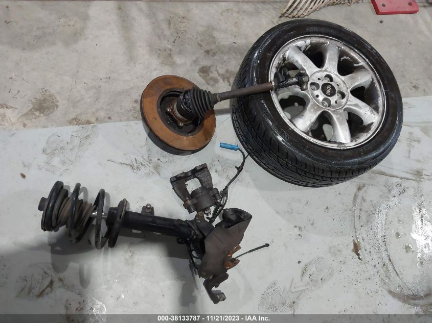 2004 Mini Cooper S VIN: WMWRE33484TD89404 Lot: 38133787