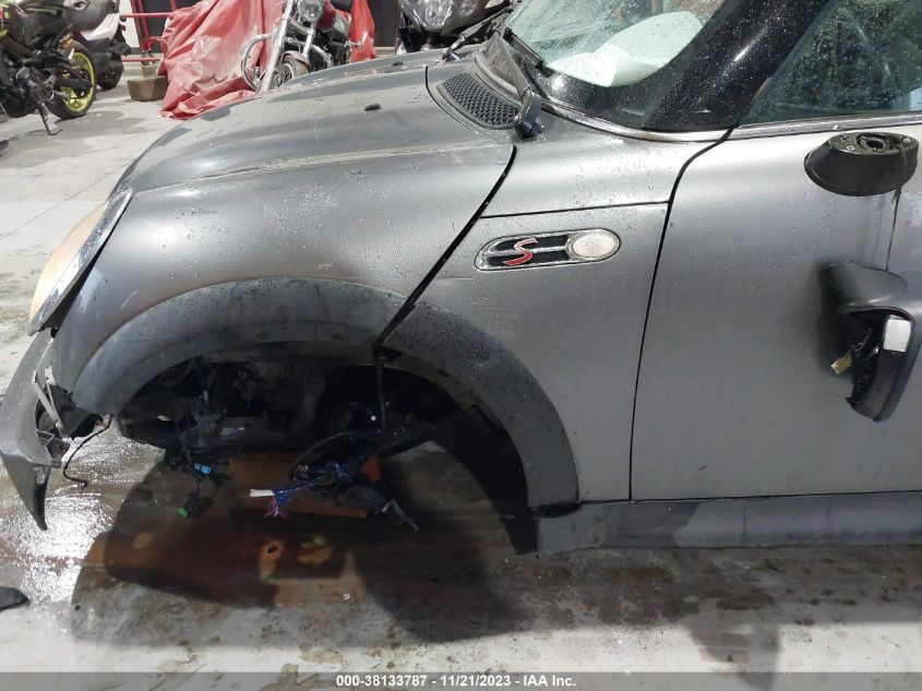 2004 Mini Cooper S VIN: WMWRE33484TD89404 Lot: 38133787