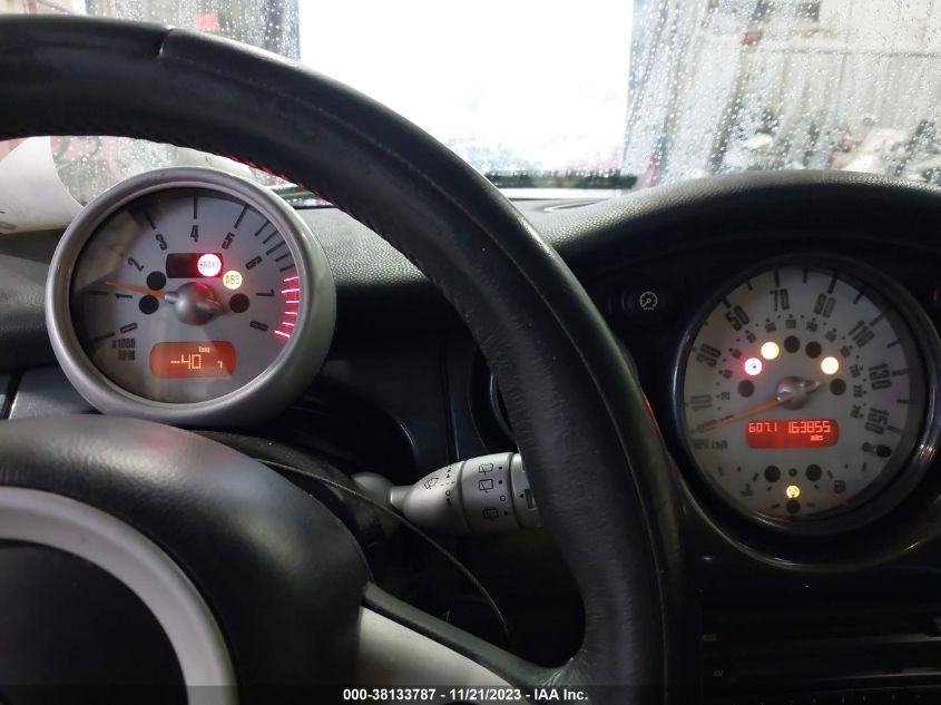 2004 Mini Cooper S VIN: WMWRE33484TD89404 Lot: 38133787