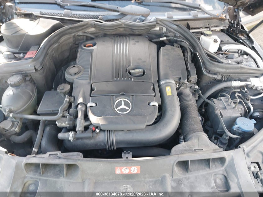 2013 MERCEDES-BENZ C 250 SPORT/LUXURY - WDDGF4HB3DA776591