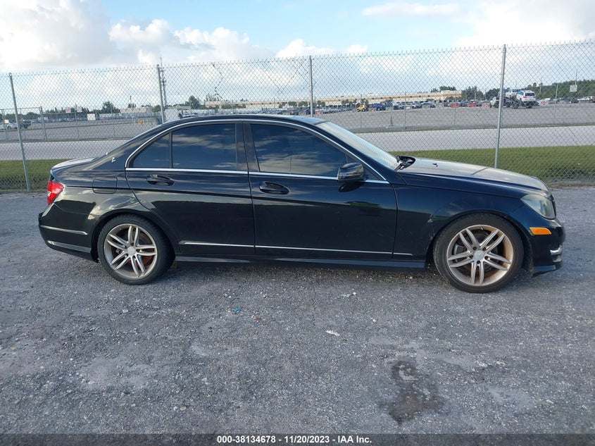 2013 MERCEDES-BENZ C 250 SPORT/LUXURY - WDDGF4HB3DA776591