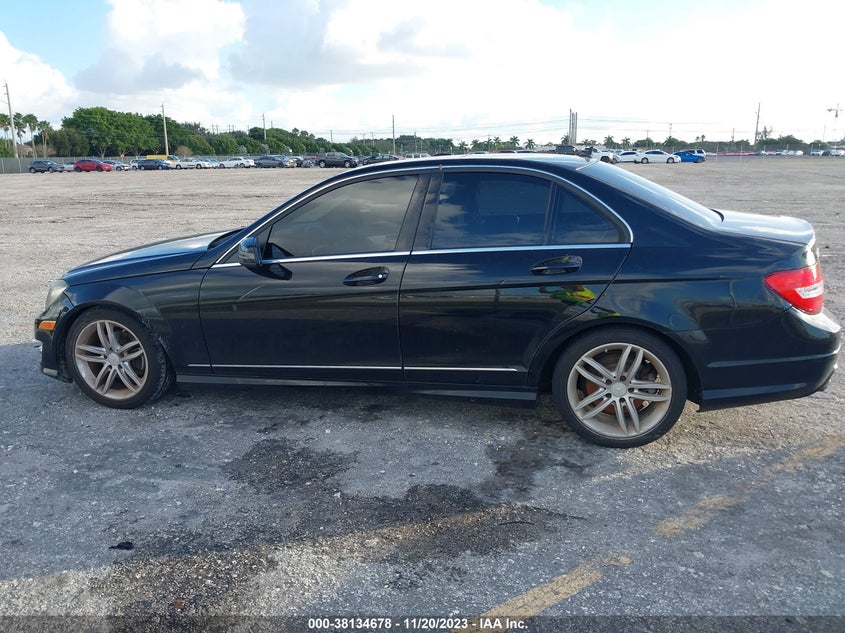 2013 MERCEDES-BENZ C 250 SPORT/LUXURY - WDDGF4HB3DA776591