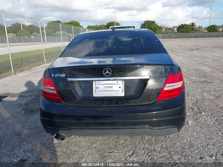 2013 MERCEDES-BENZ C 250 SPORT/LUXURY - WDDGF4HB3DA776591