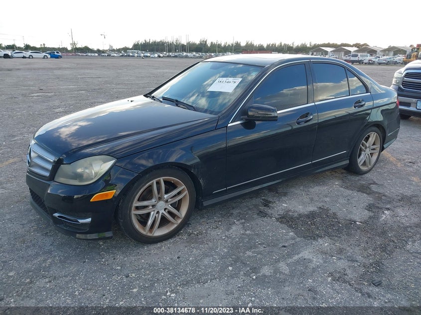 2013 MERCEDES-BENZ C 250 SPORT/LUXURY - WDDGF4HB3DA776591