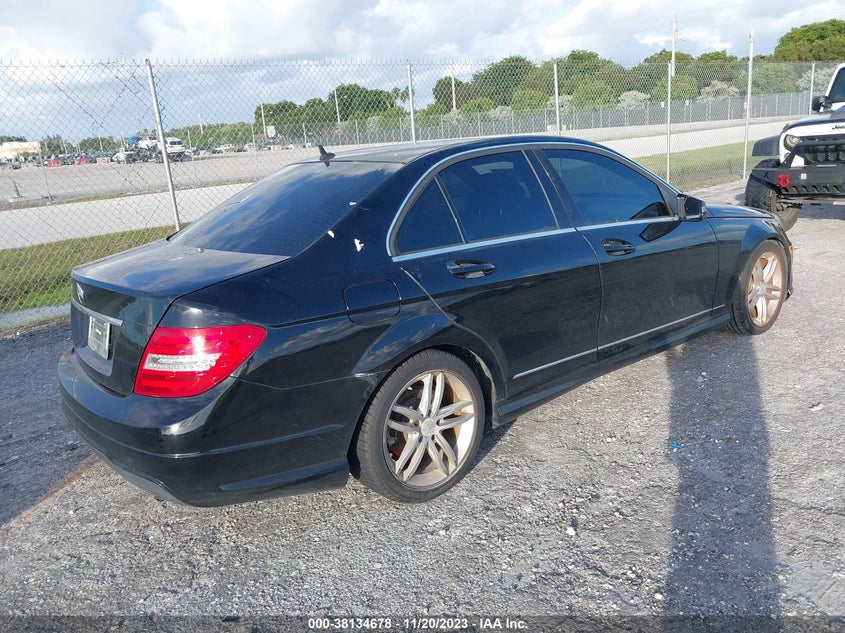 2013 MERCEDES-BENZ C 250 SPORT/LUXURY - WDDGF4HB3DA776591