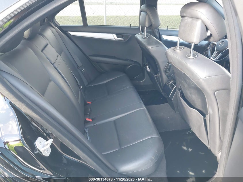 2013 MERCEDES-BENZ C 250 SPORT/LUXURY - WDDGF4HB3DA776591
