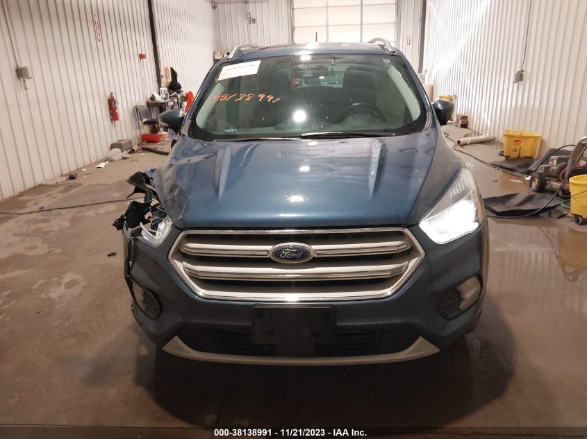 1FMCU9J92JUA93001 2018 Ford Escape Titanium