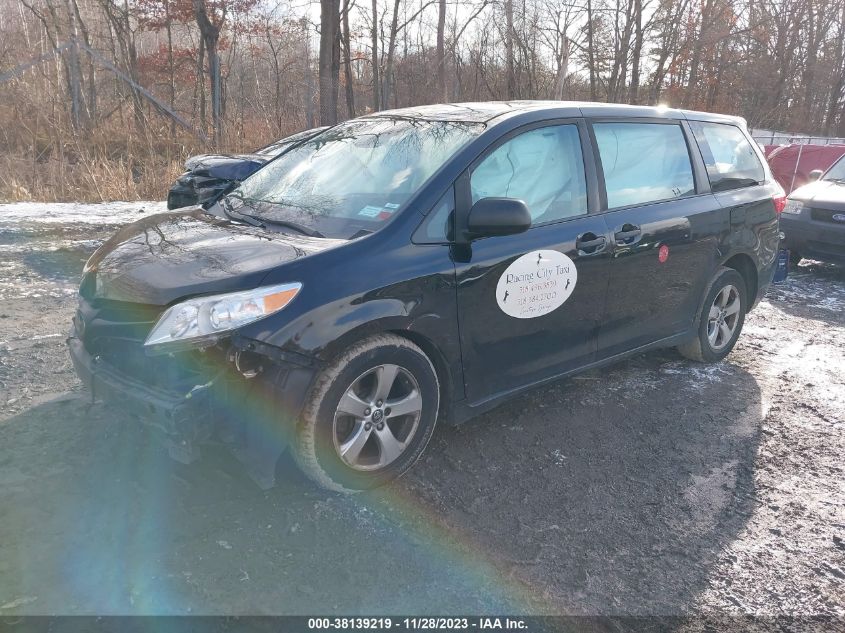 5TDZZ3DC2JS958252 2018 TOYOTA SIENNA - Image 2