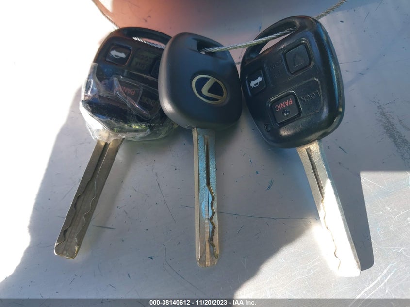 2001 Lexus Es 300 Base (A4) VIN: JT8BF28GX10309995 Lot: 38140612