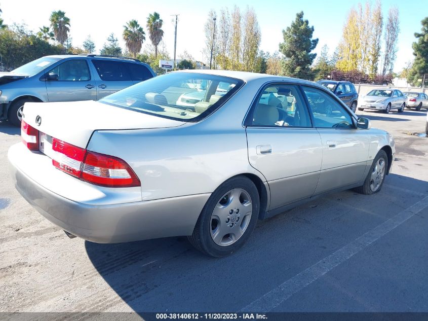 2001 Lexus Es 300 Base (A4) VIN: JT8BF28GX10309995 Lot: 38140612