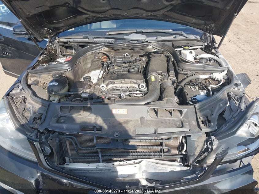 2014 MERCEDES-BENZ C 250 SPORT/LUXURY - WDDGF4HBXEA955194