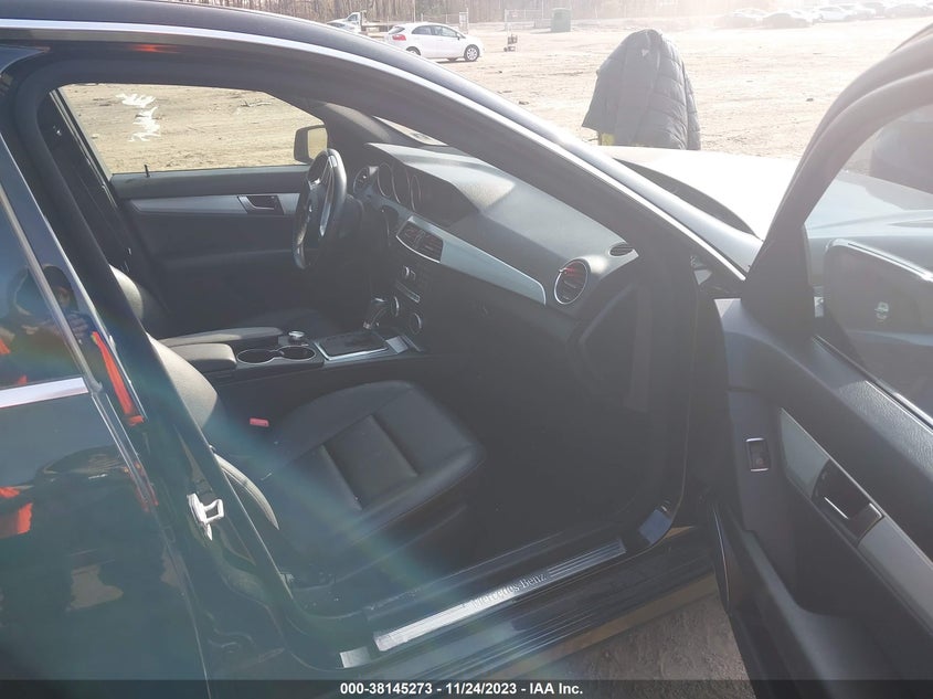 2014 MERCEDES-BENZ C 250 SPORT/LUXURY - WDDGF4HBXEA955194