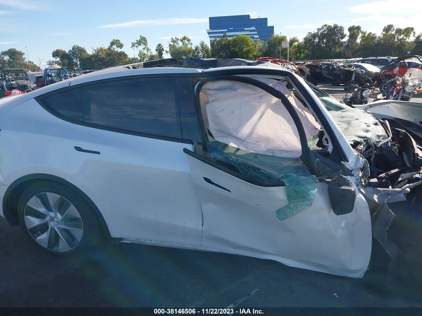 2022 Tesla Model Y Long Range Dual Motor All-Wheel Drive VIN: 7SAYGDEE3NF554851 Lot: 38146506