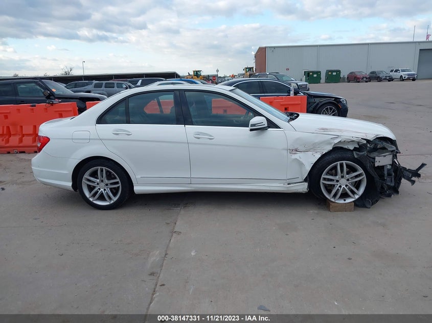 2014 MERCEDES-BENZ C 250 SPORT/LUXURY - WDDGF4HB5EA965521