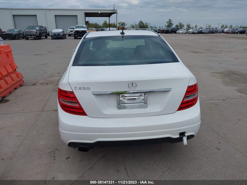 2014 MERCEDES-BENZ C 250 SPORT/LUXURY - WDDGF4HB5EA965521