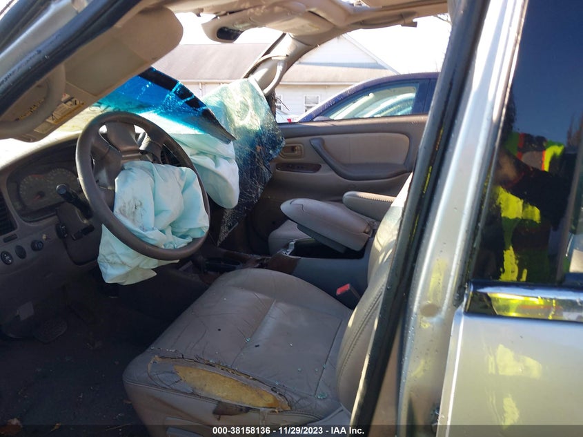 2002 Toyota Sequoia Limited VIN: 5TDBT48AX2S093727 Lot: 38158136