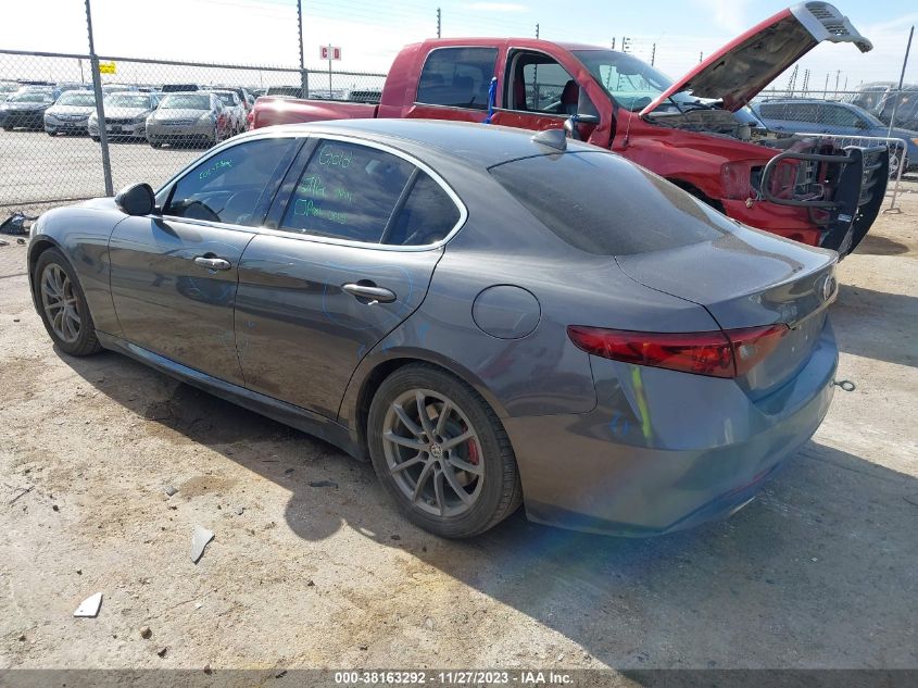 ZARFAEBN9J7562927 2018 Alfa Romeo Giulia Rwd