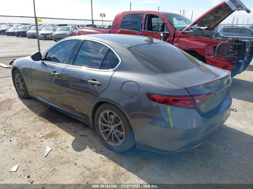 ZARFAEBN9J7562927 2018 Alfa Romeo Giulia Rwd