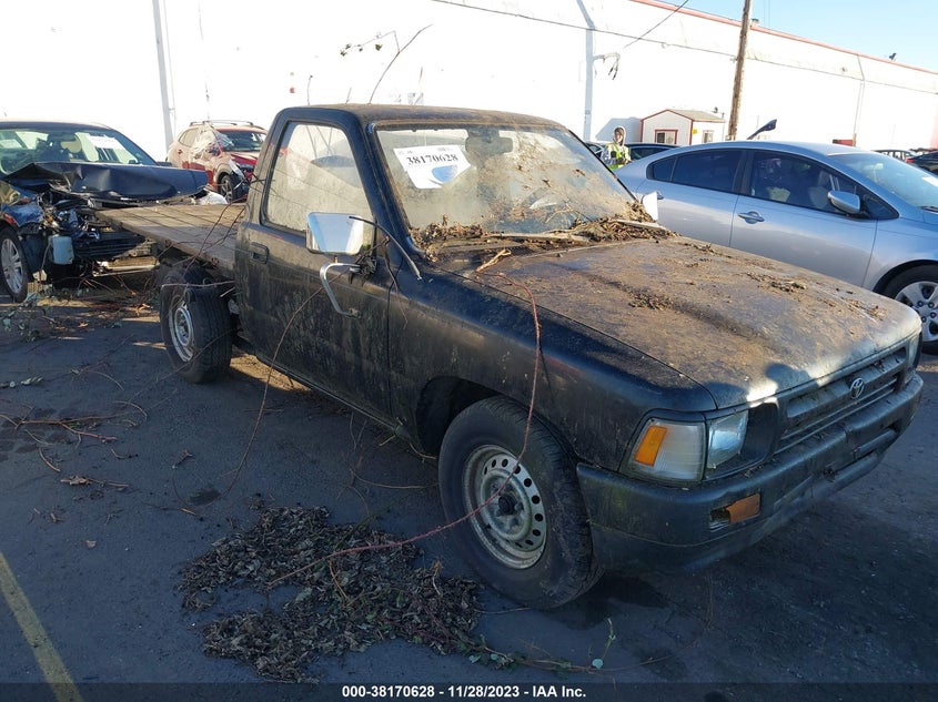 1992 Toyota Pickup 1/2 Ton Short Wheelbase VIN: JT4RN81A3N5132663 Lot: 38170628