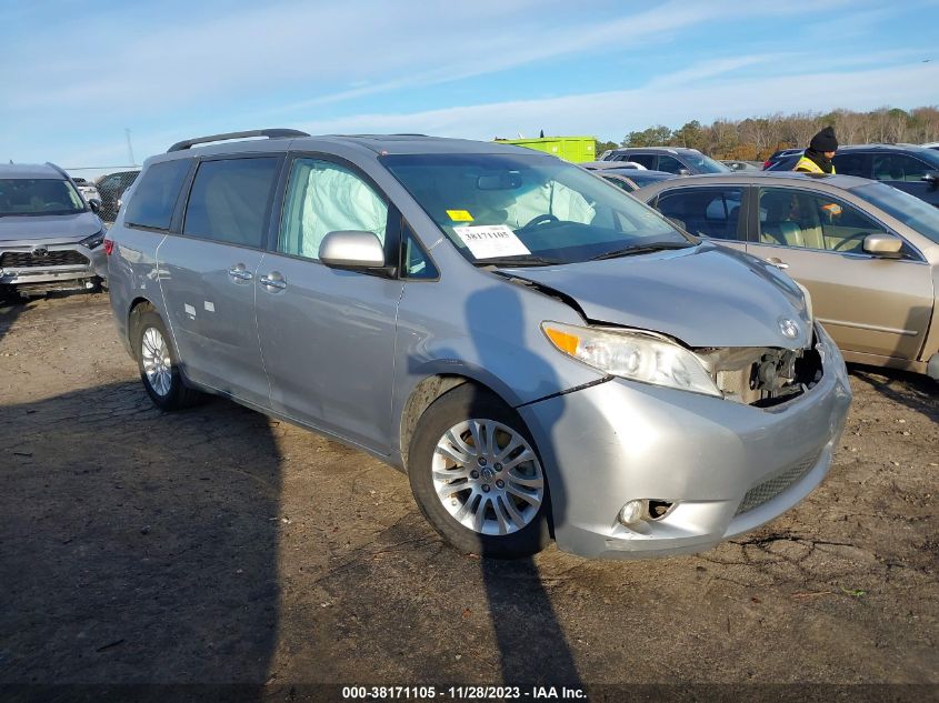 5TDYK3DC2FS555282 2015 Toyota Sienna Xle 8 Passenger