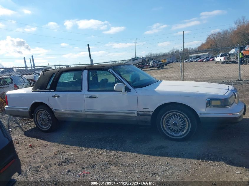 1996 Lincoln Town Car Sgn/Dmnd Anv/Cypress/Jn VIN: 1LNLM82W8TY623451 Lot: 38178957