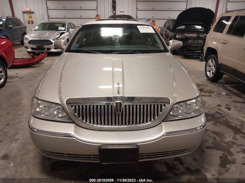 2006 Lincoln Town Car Signature Limited VIN: 1LNHM82W16Y622698 Lot: 38182859