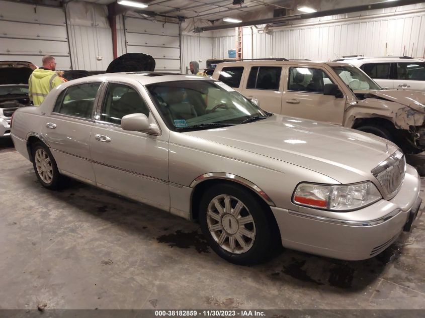 2006 Lincoln Town Car Signature Limited VIN: 1LNHM82W16Y622698 Lot: 38182859