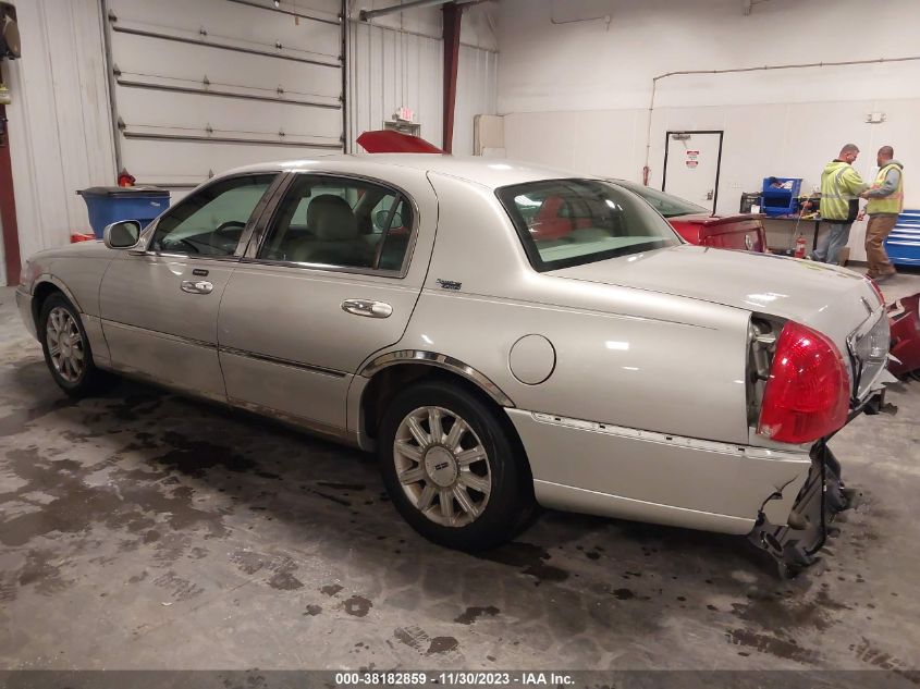 2006 Lincoln Town Car Signature Limited VIN: 1LNHM82W16Y622698 Lot: 38182859