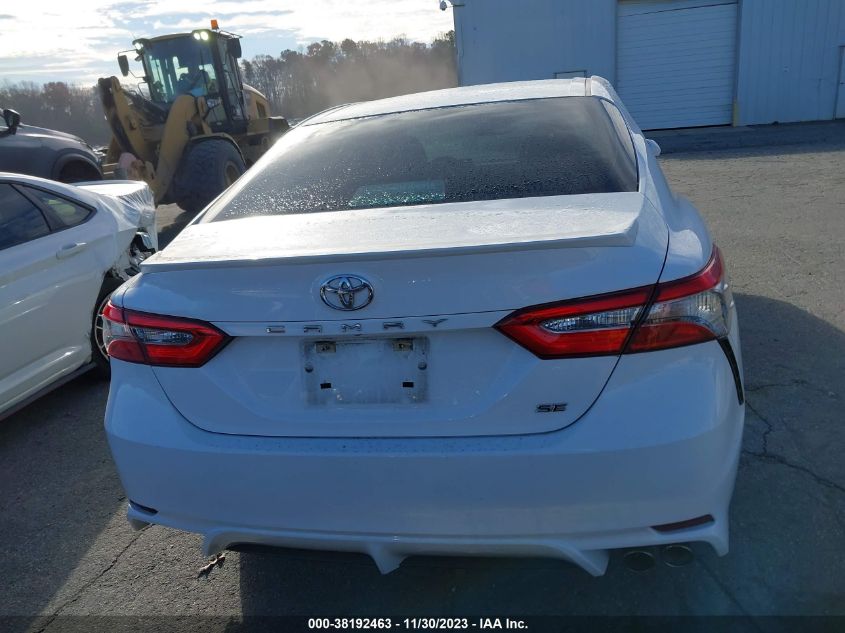 4T1B11HK9JU600877 2018 Toyota Camry Se