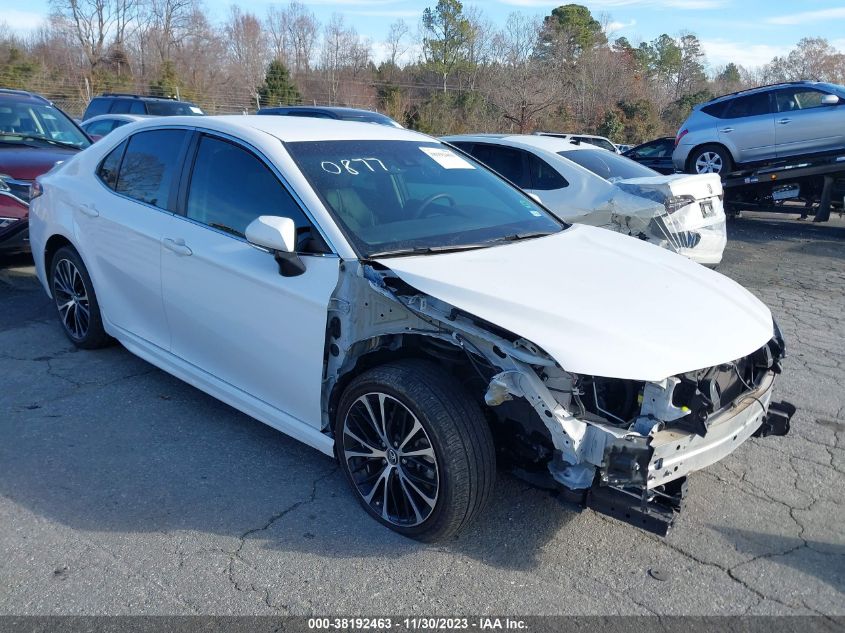 4T1B11HK9JU600877 2018 Toyota Camry Se