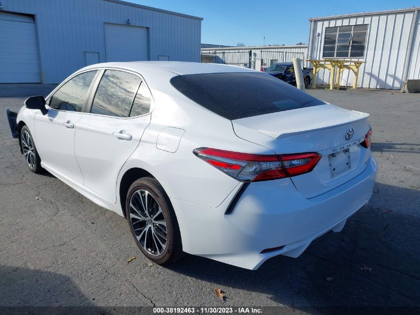 4T1B11HK9JU600877 2018 Toyota Camry Se