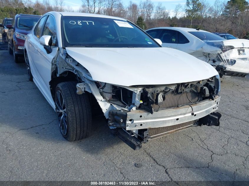 4T1B11HK9JU600877 2018 Toyota Camry Se