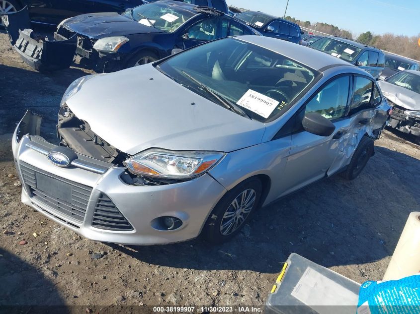 1FAHP3E28CL318435 2012 Ford Focus S