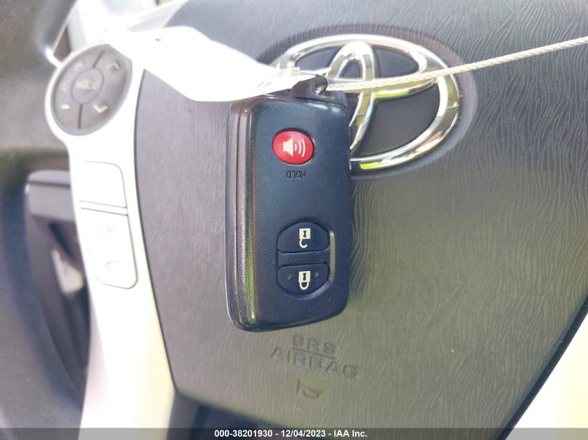 2013 Toyota Prius Two VIN: JTDKN3DU8D5601531 Lot: 38201930