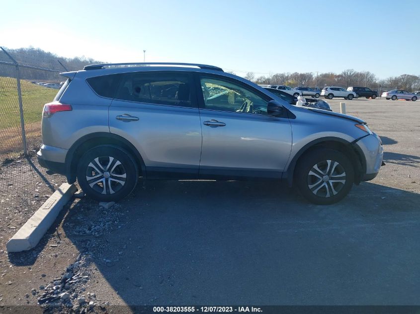 JTMZFREV7JJ178451 2018 Toyota Rav4 Le