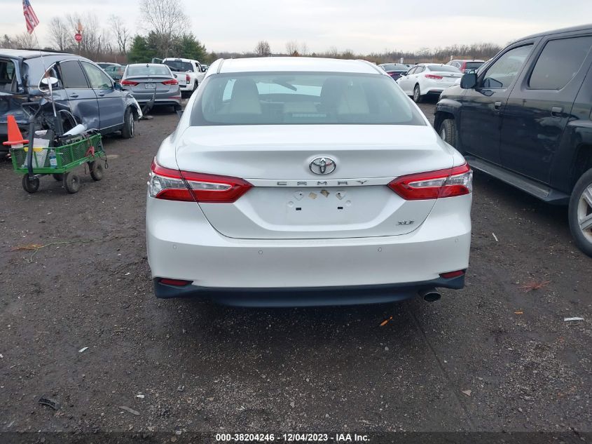 4T1B11HK7JU003811 2018 Toyota Camry Xle