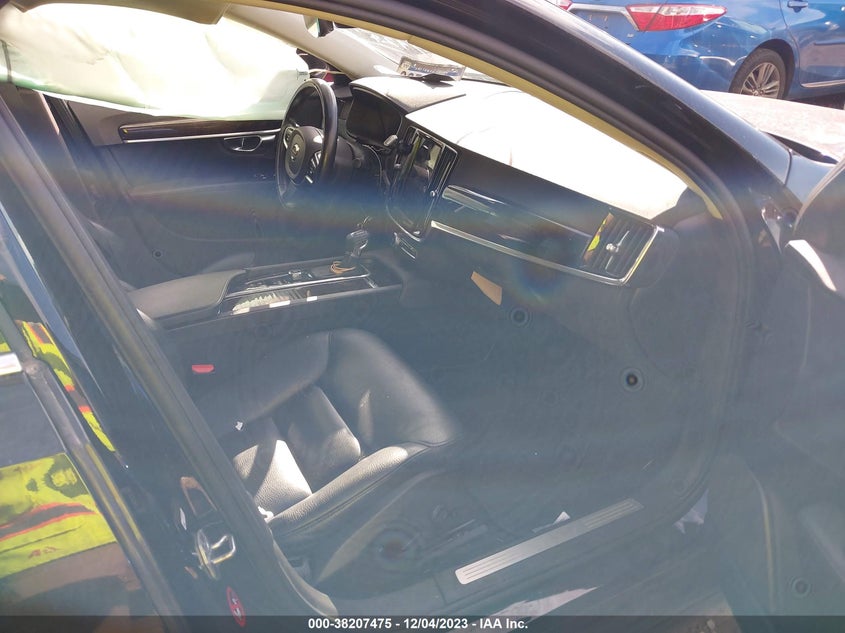 2018 VOLVO S90 T5 MOMENTUM LVY982AK6JP037924