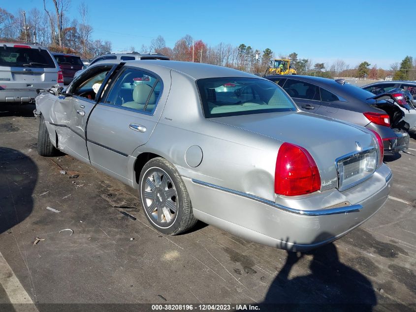 2004 Lincoln Town Car Ultimate VIN: 1LNHM83W64Y667809 Lot: 38208196