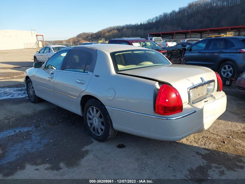2006 Lincoln Town Car VIN: 1LNHM82W76Y646133 Lot: 38209861