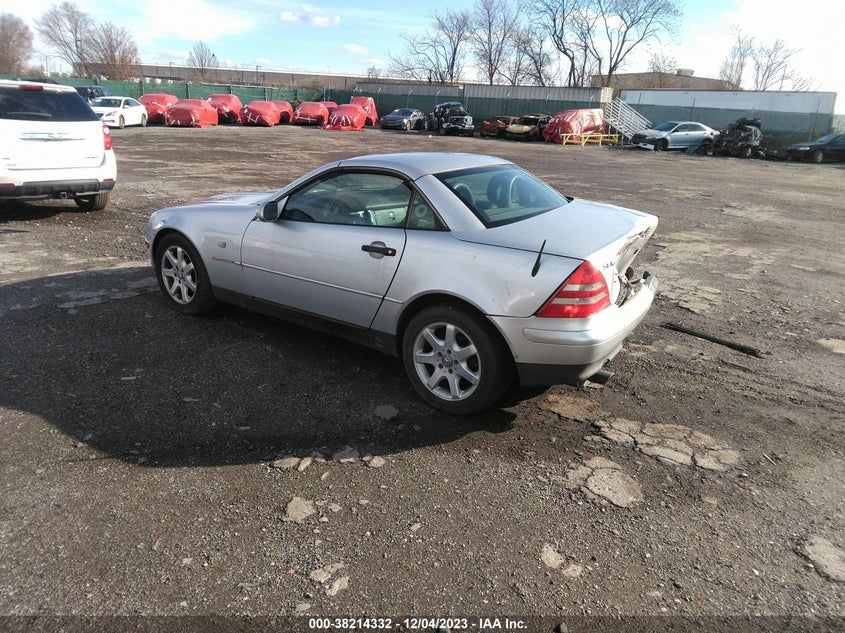 1998 Mercedes-Benz Slk 230 VIN: WDBKK47F9WF049092 Lot: 38214332