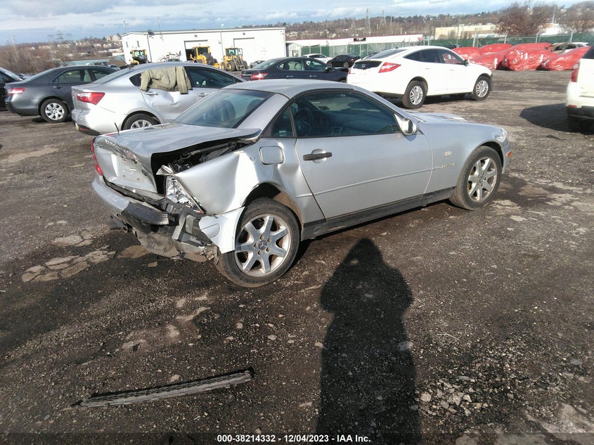 1998 Mercedes-Benz Slk 230 VIN: WDBKK47F9WF049092 Lot: 38214332
