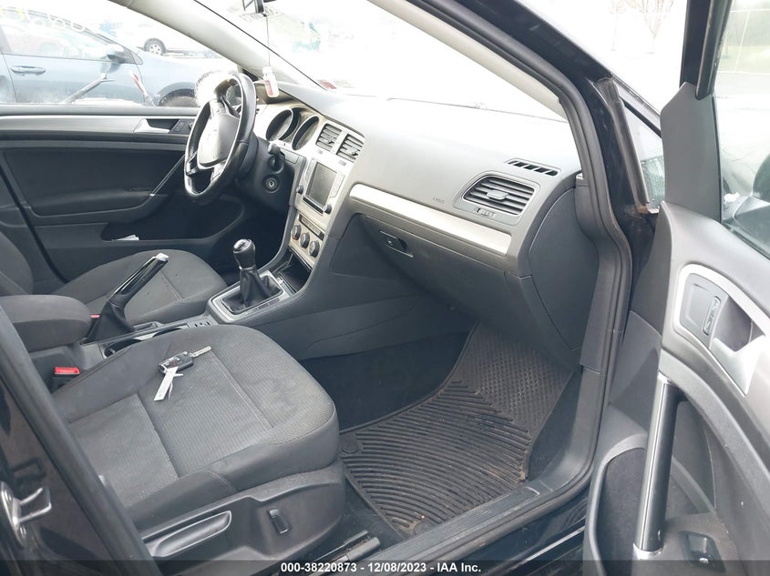 2016 VOLKSWAGEN GOLF SPORTWAGEN TSI S 4-DOOR - 3VWA17AU5GM516452