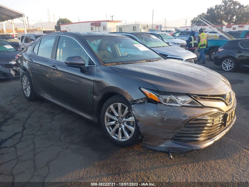 4T1B11HK5JU068673 2018 Toyota Camry Le