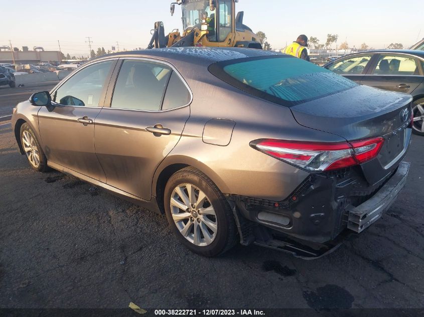 4T1B11HK5JU068673 2018 Toyota Camry Le