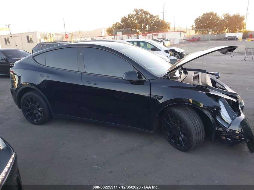 2023 Tesla Model Y Awd VIN: 7SAYGDEE0PF844984 Lot: 38225911