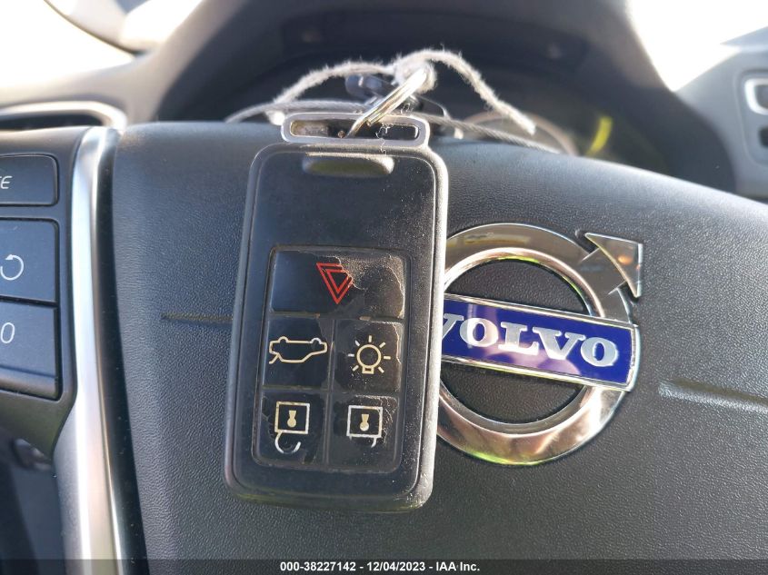 2012 Volvo Xc70 3.2/3.2 Platinum VIN: YV4952BL1C1120283 Lot: 38227142